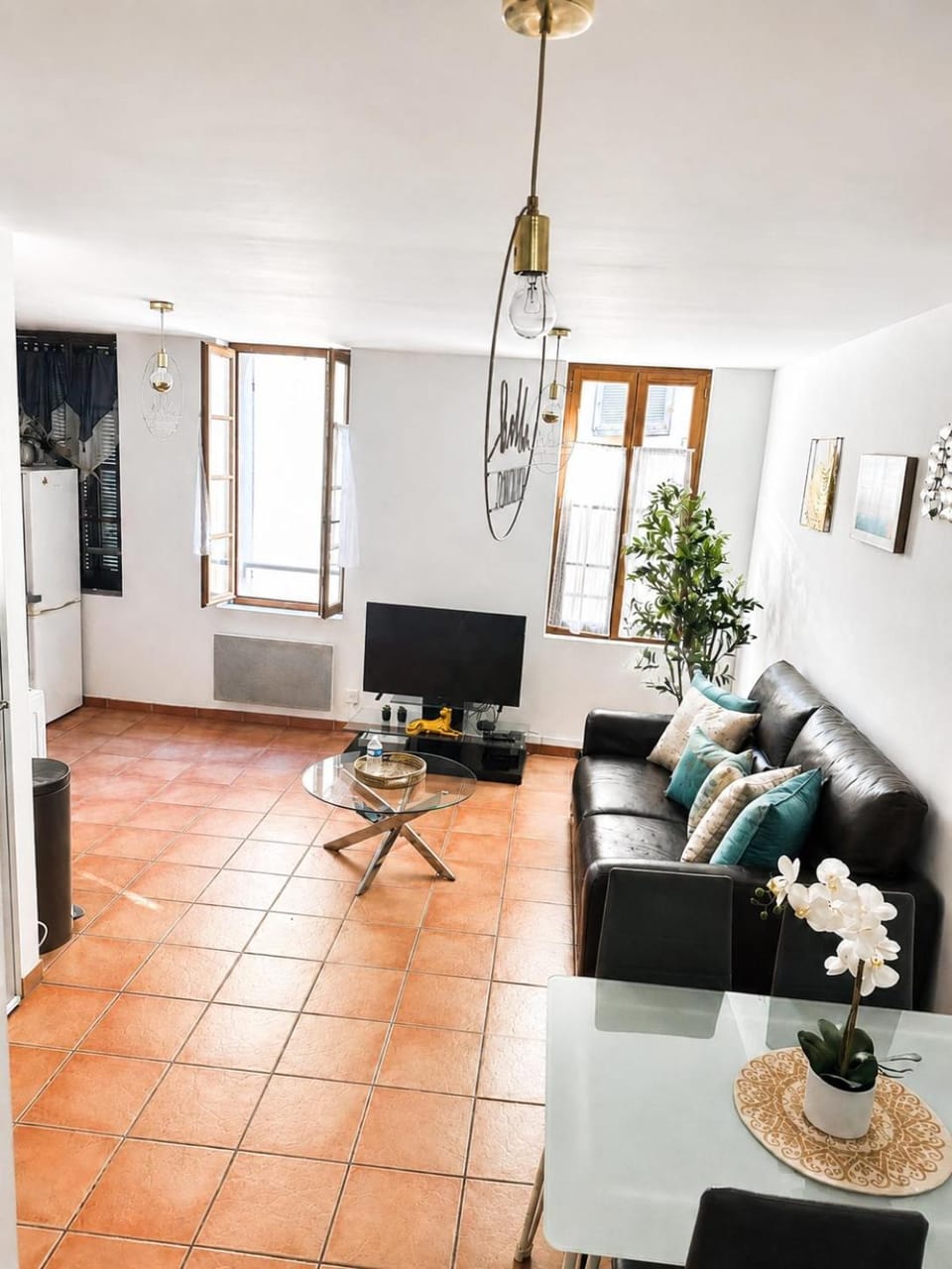 Seating area, Dining area