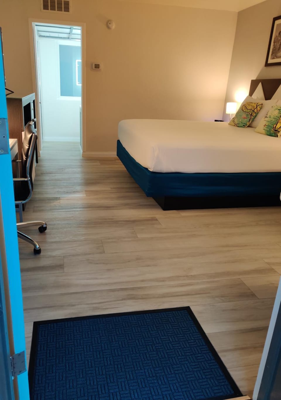 Bed, Photo of the whole room