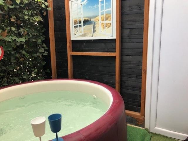 Luxe WELLNESS apartment Apeldoorn with JACUZZI and SAUNA Apartment in Overijssel (province)