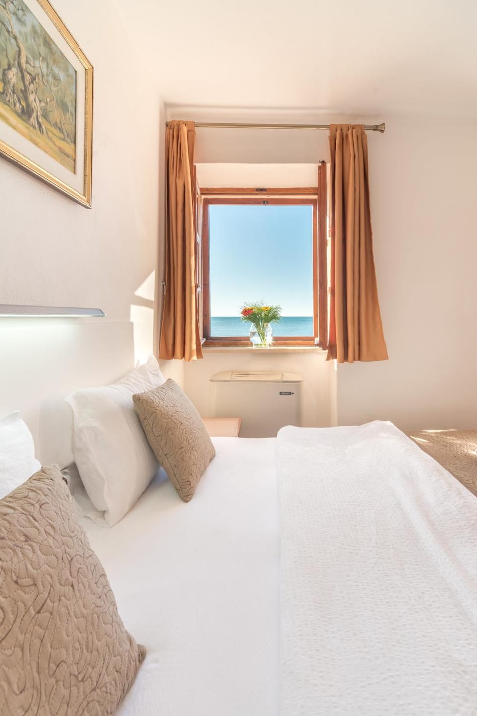 Bed, Photo of the whole room, Bedroom, Sea view