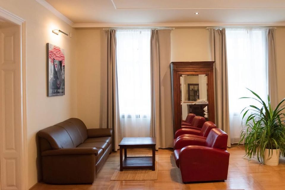 velký apartmán (145m2), v historickom centre Bratislavy na pešej zóne Apartment in Bratislava