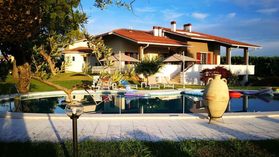 Property building, Summer, Swimming pool