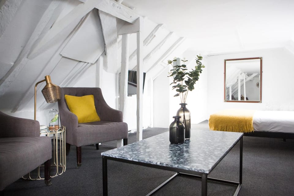 Living room, Seating area