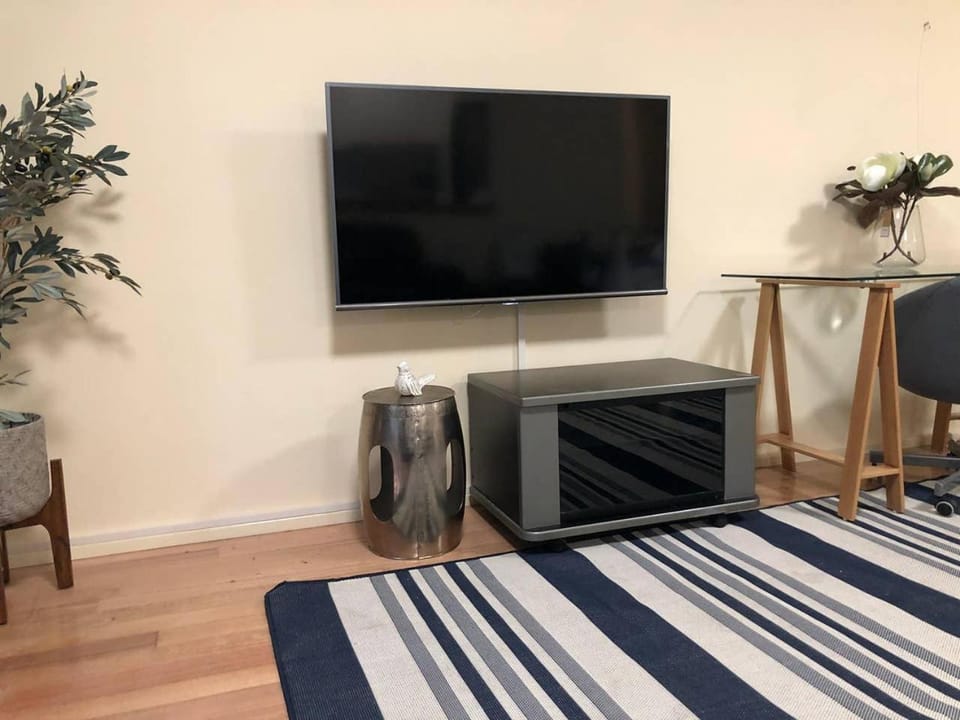Escape to Strathfield for 8 guests Apartment in Sydney