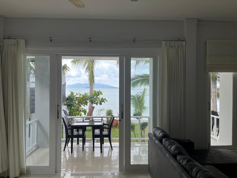 Patio, Natural landscape, View (from property/room), Balcony/Terrace, Living room, Seating area, Dining area, Sea view