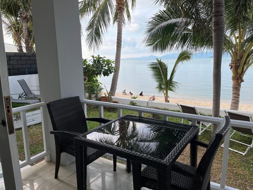 Patio, Day, Natural landscape, Garden, Balcony/Terrace, Dining area, Beach, Garden view, Sea view