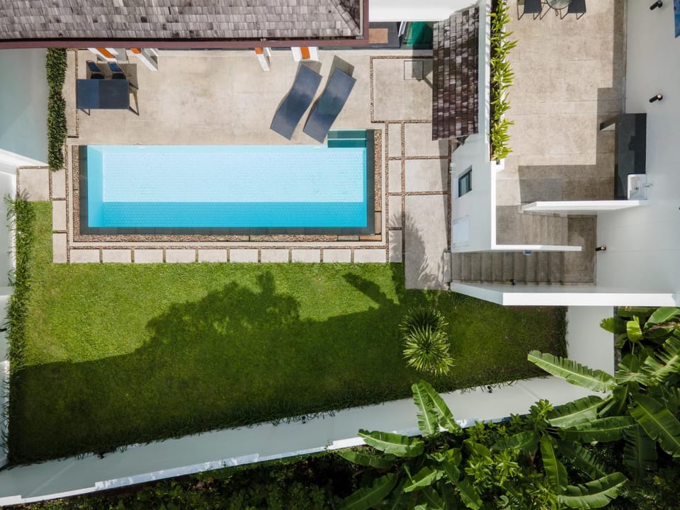 Property building, Day, Garden, Garden view, Pool view, Swimming pool, Breakfast, sunbed