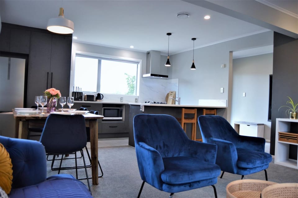 A designer's house (three bedroom holiday house) House in Rotorua