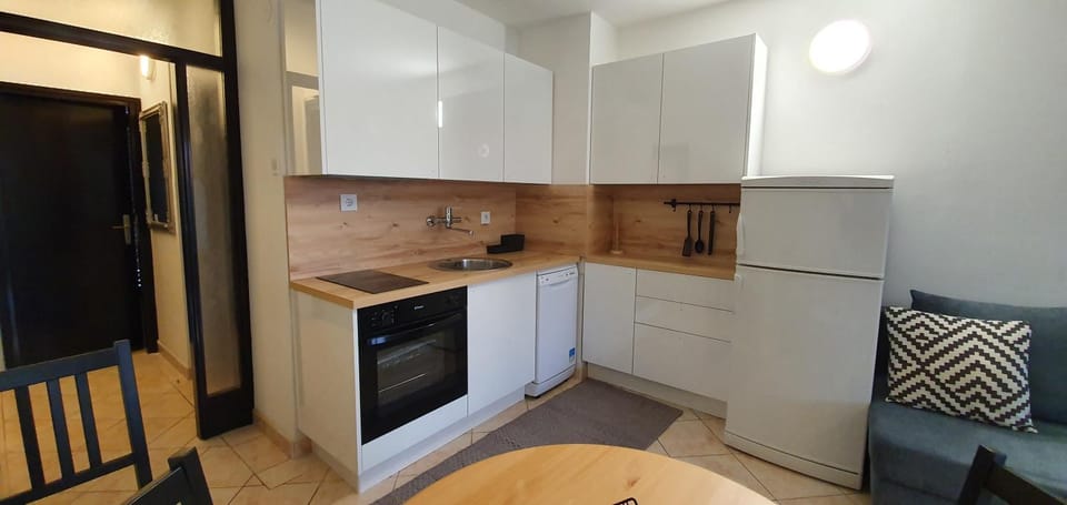 Kitchen or kitchenette, Communal kitchen