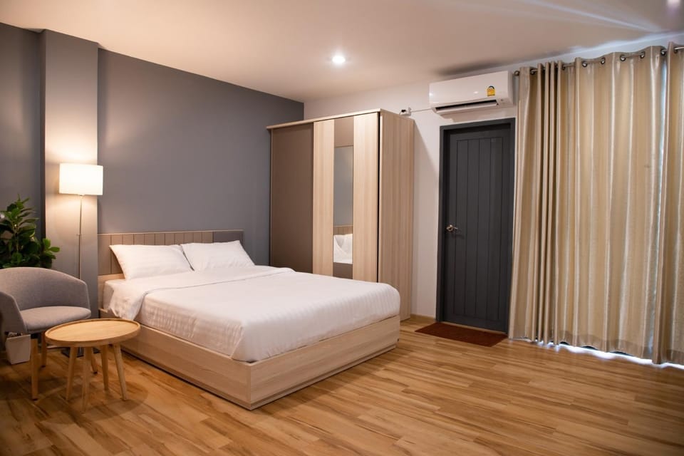 Photo of the whole room, Bedroom