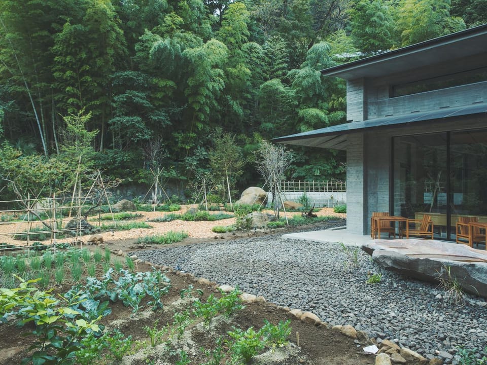 Property building, Garden, Area and facilities