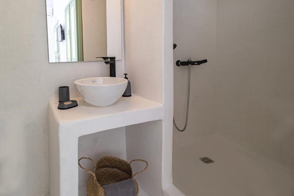 White Orchid Cave House & Studio Villa in Santorini