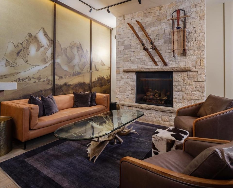 Communal lounge/ TV room, Lobby or reception, Seating area, fireplace