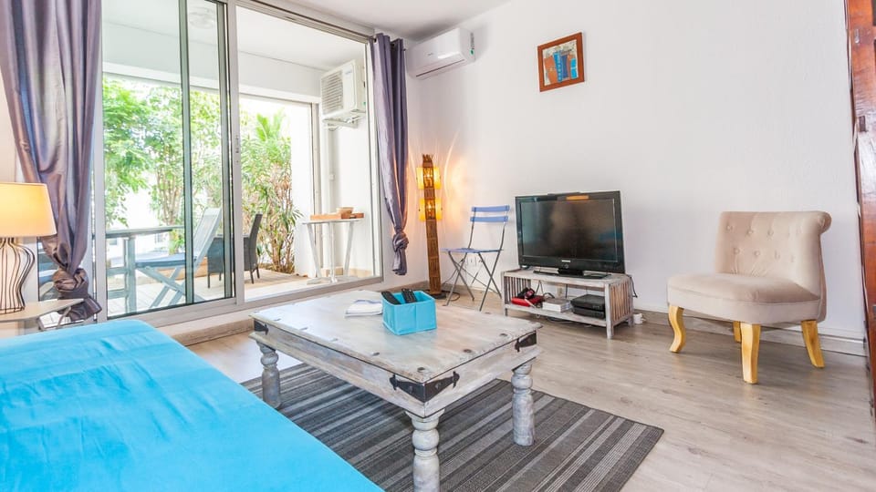 Grand T1 avec terrasse à 5min des plages et 400m de St Gilles Les Bains Apartment in Saint-Paul