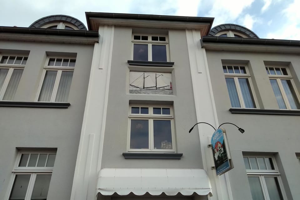 Property building, Facade/entrance