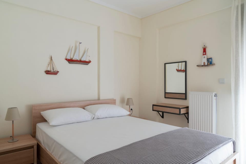 Bed, Photo of the whole room, Decorative detail, Bedroom, internet