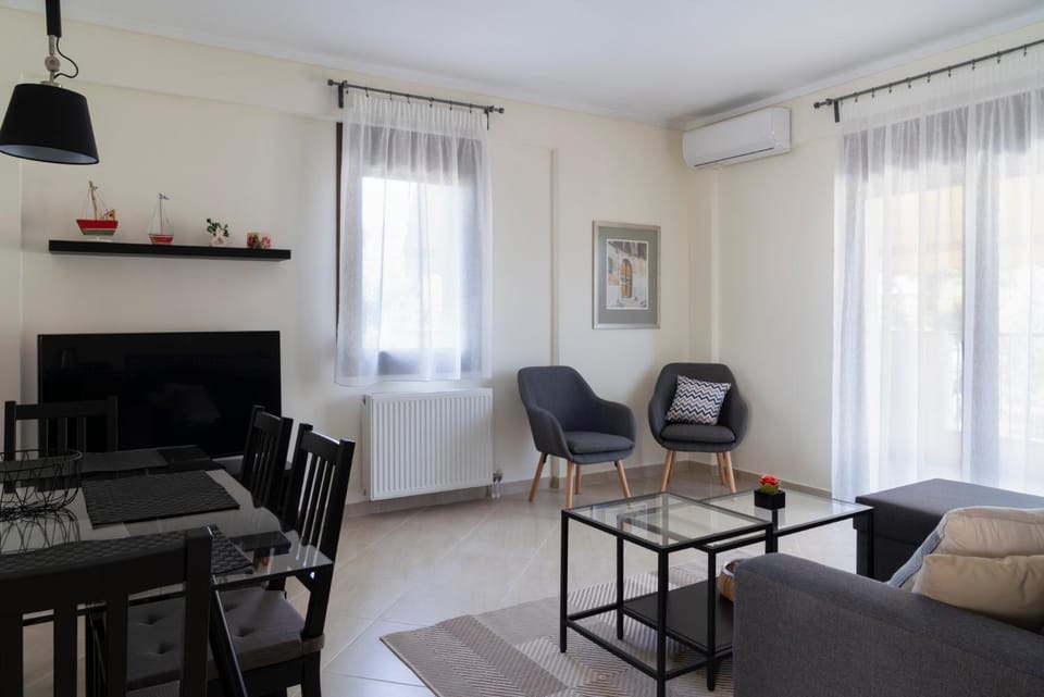 TV and multimedia, Living room, Seating area, Dining area, air conditioner