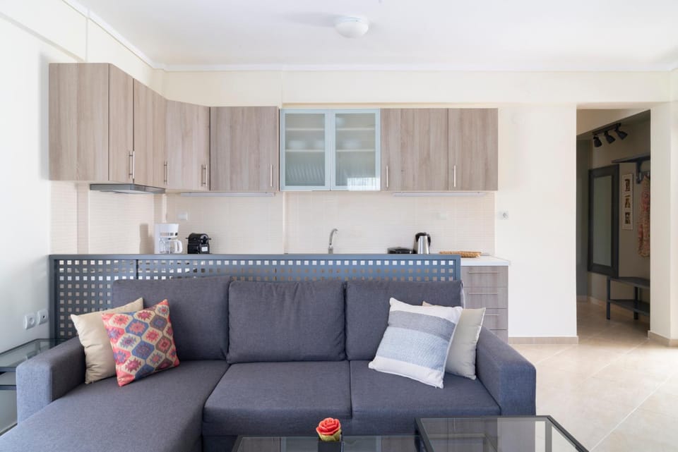 Kitchen or kitchenette, Living room, Seating area