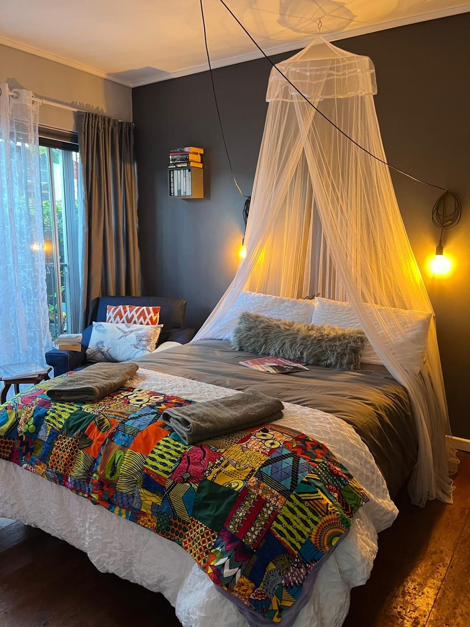 Bed, Seating area, Bedroom