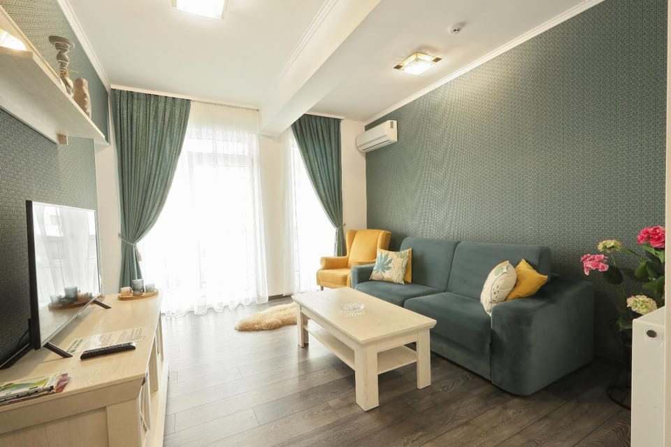 Living room, Seating area, air conditioner