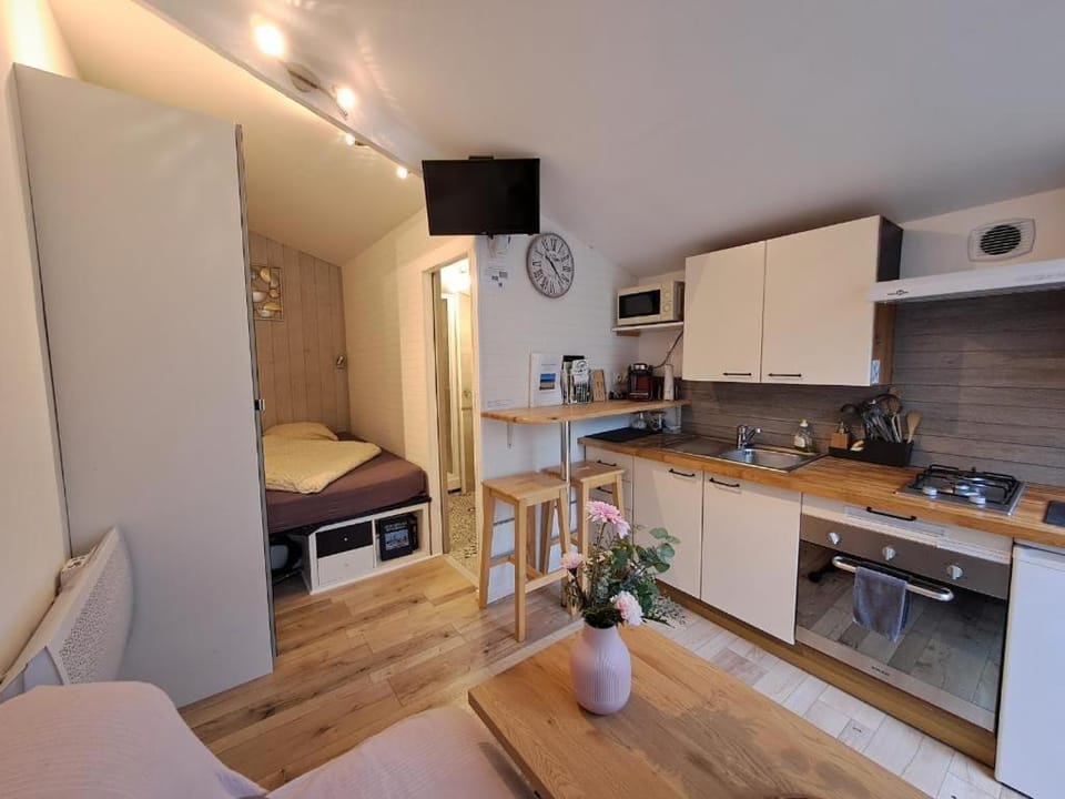 Joli studio au calme dans un jardin privatif House in Normandy