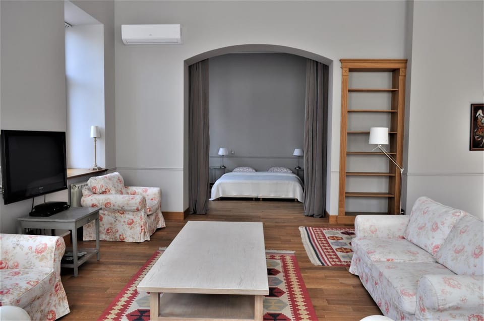 Living room, Photo of the whole room