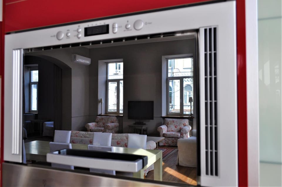 Kitchen or kitchenette, Seating area