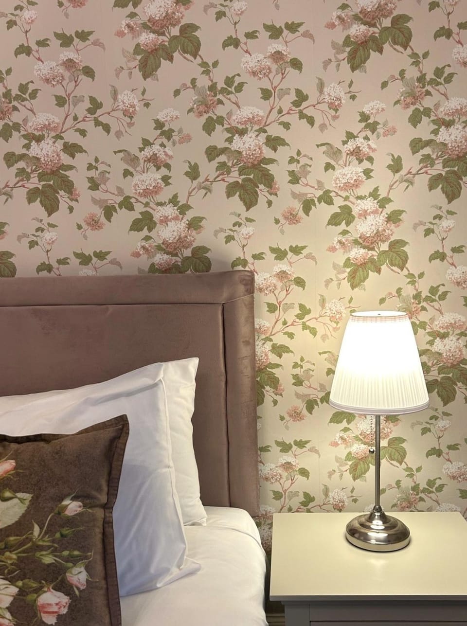 Bed, Decorative detail, Bedroom