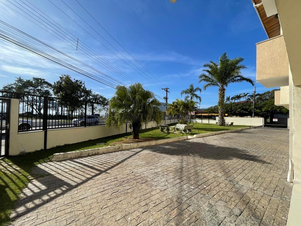 Apartamento Ubatuba, Itaguá, bem localizado, duas vagas de garagem Apartment in Ubatuba