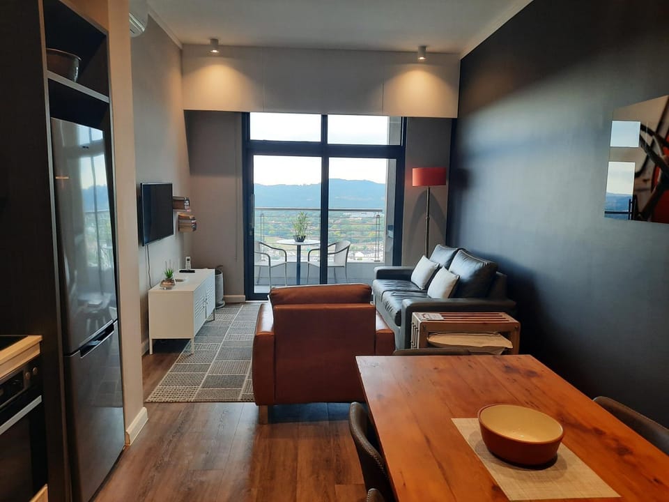 MENLYN MAINE - One Bedroom Penthouse 1614 - NO LOAD SHEDDING!! Apartment in Pretoria