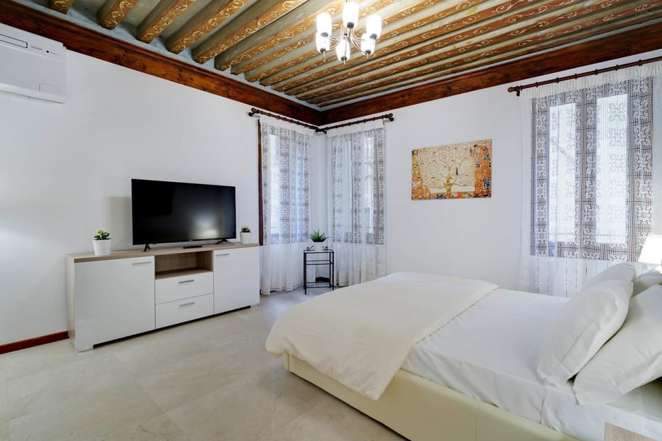 Ca' Rialto Apartment in San Marco