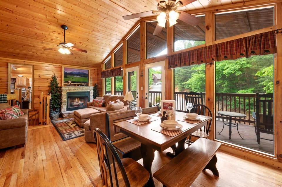 Good Ol Rocky Top - HotTub, Pool, Game Rm, Dollywood House in Sevier County