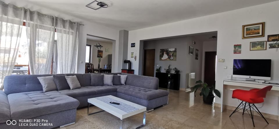 Communal lounge/ TV room, TV and multimedia, Living room, Seating area, Evening entertainment