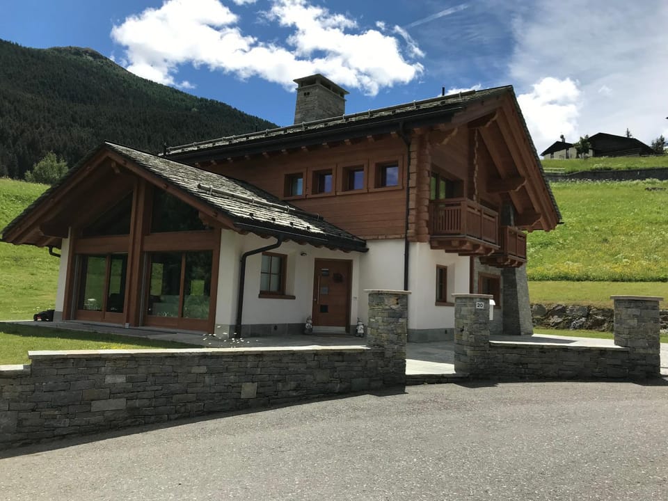 Property building, Facade/entrance, Garden