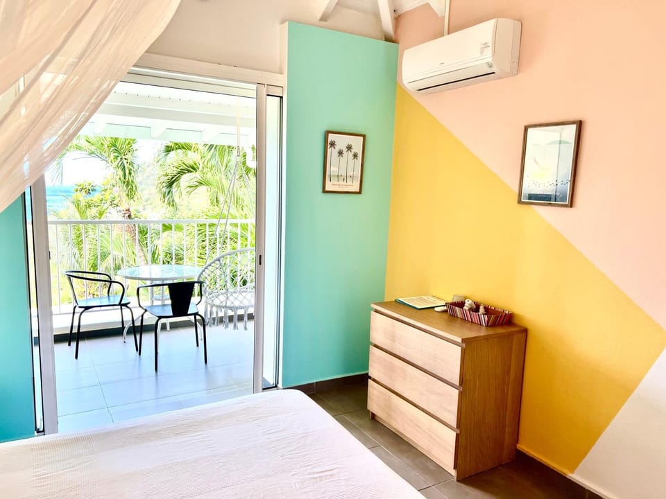 Bed, View (from property/room), Balcony/Terrace, Seating area, Dining area, Bedroom, air conditioner