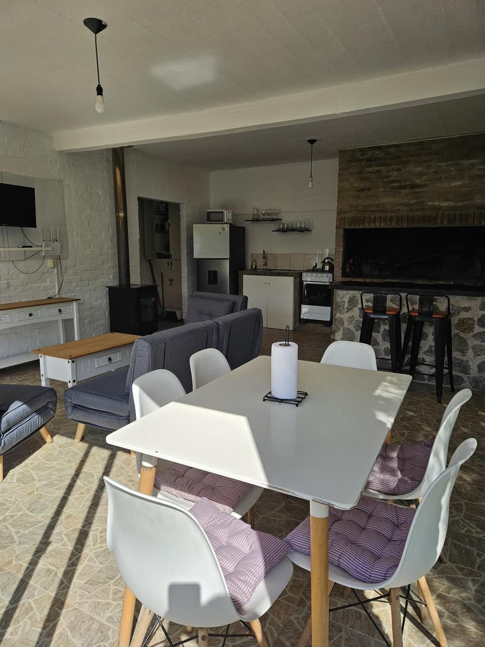 TV and multimedia, Kitchen or kitchenette, Living room, Dining area