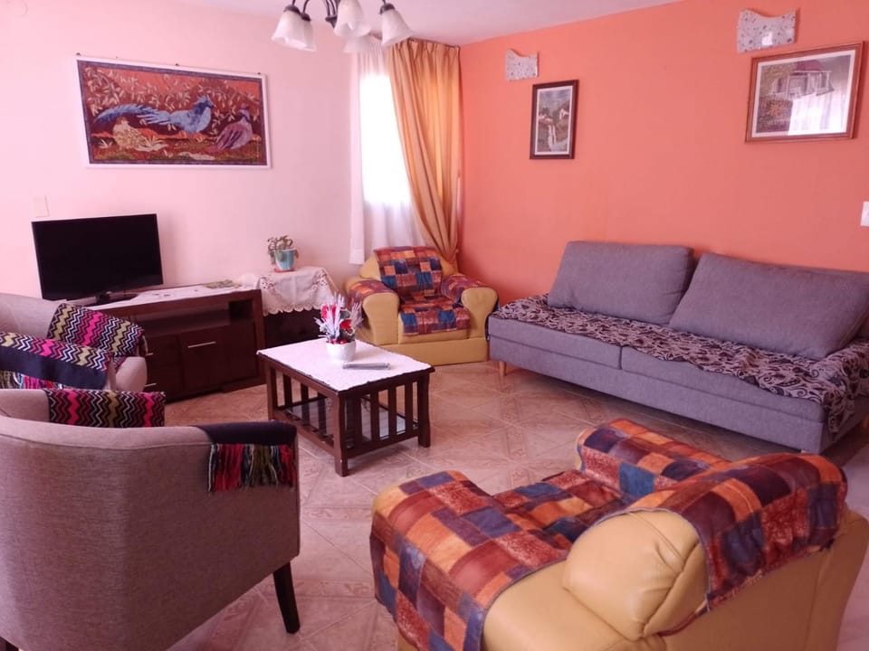Communal lounge/ TV room