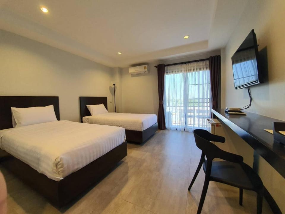 Bed, TV and multimedia, Photo of the whole room, Bedroom, hair dresser, air conditioner