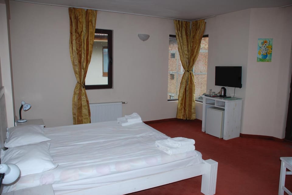 Communal lounge/ TV room, Bed, Photo of the whole room