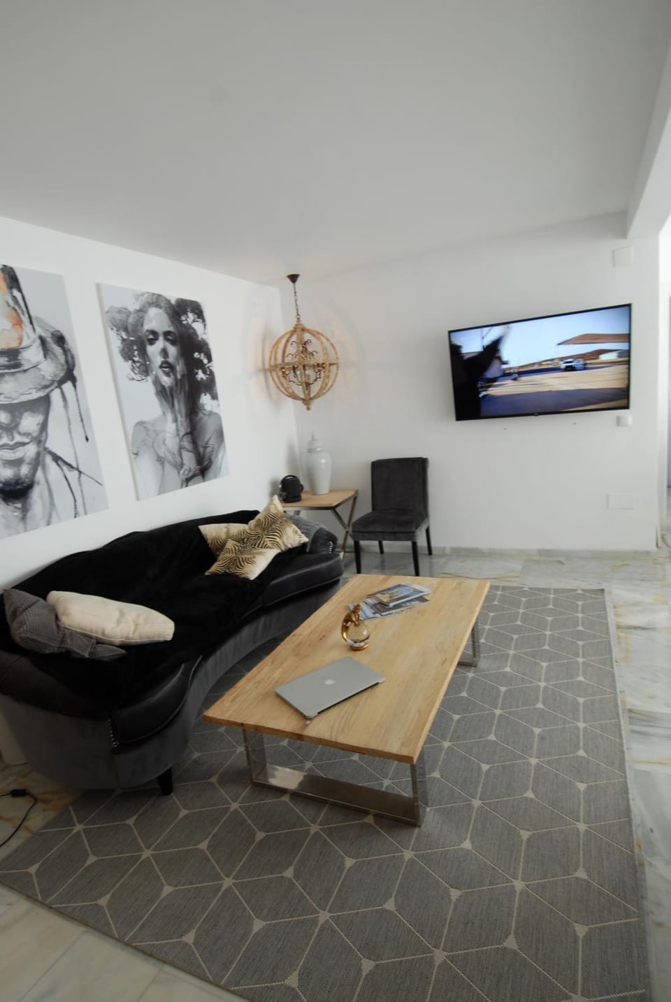 Communal lounge/ TV room, Living room, Photo of the whole room, Decorative detail, Seating area