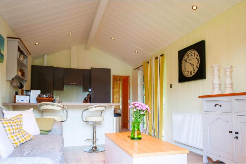 The Lodge by the Lake, Dunbar Chalet in Scotland