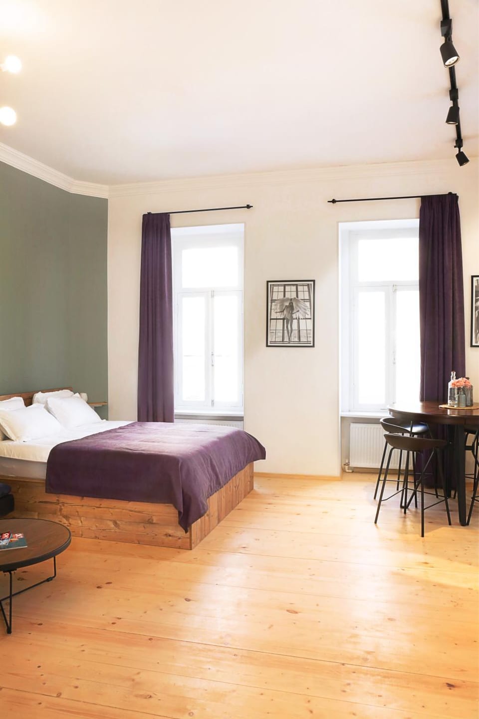 Bed, Living room, Bedroom