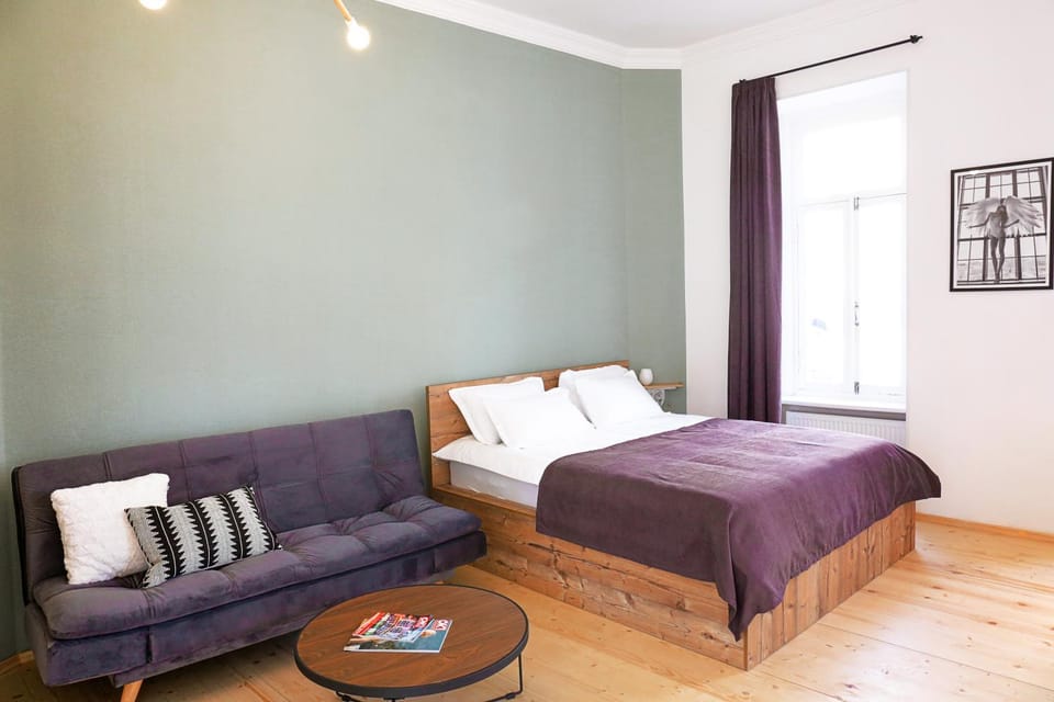 Bed, Seating area, Bedroom