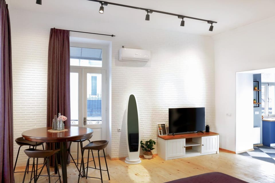 TV and multimedia, Living room, Dining area