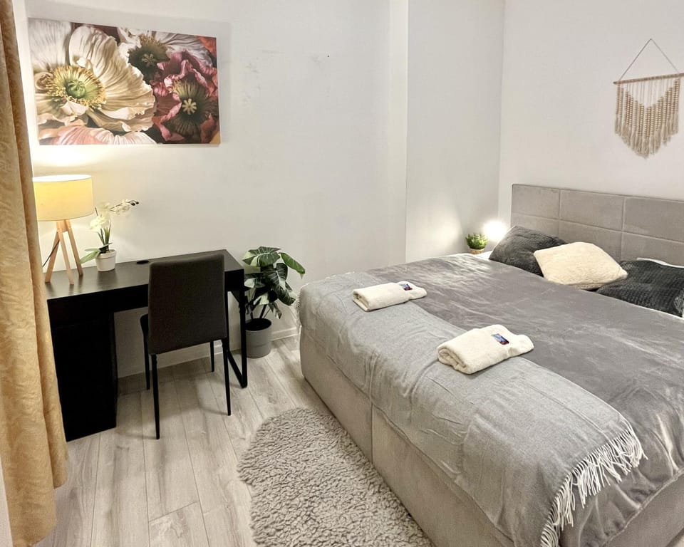 Bed, Bedroom