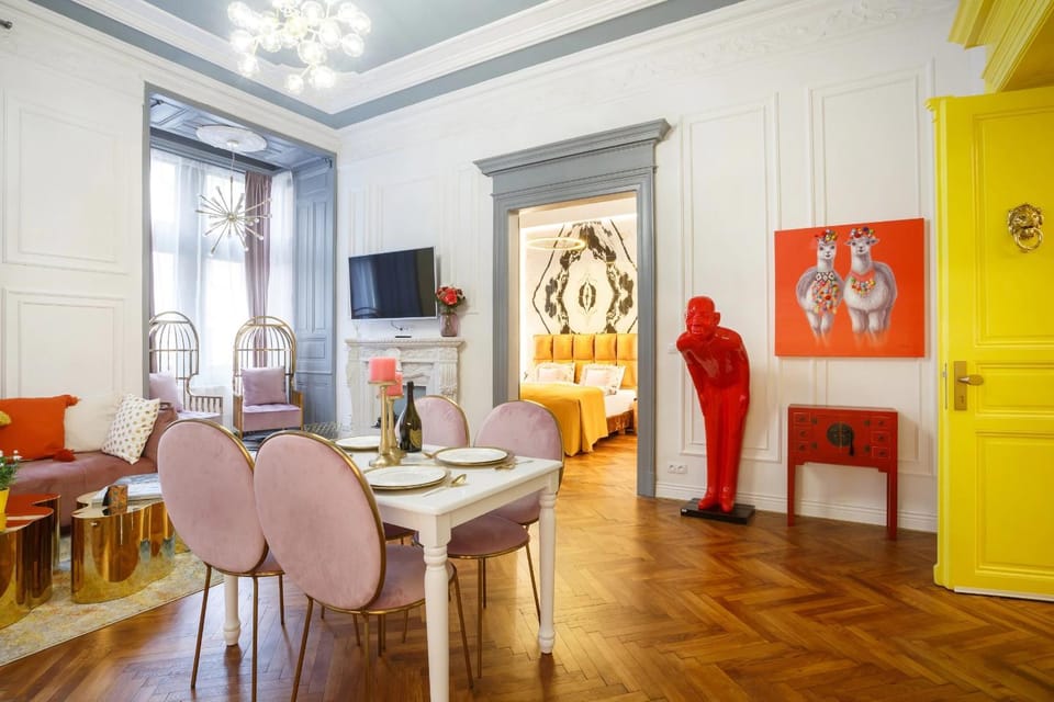 Living room, Seating area, Dining area