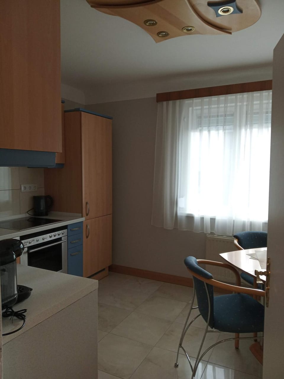 Kitchen or kitchenette, Seating area