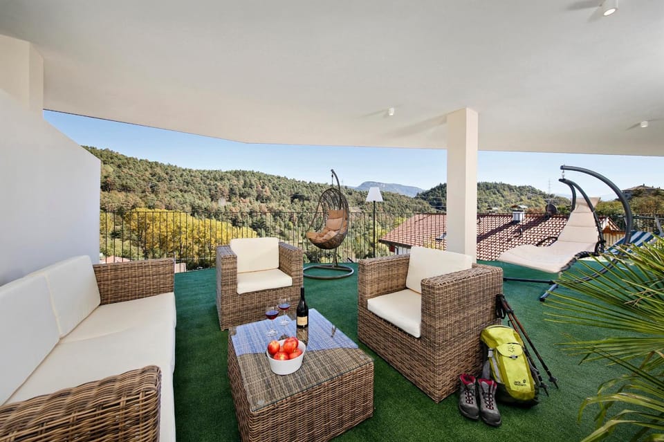 Day, Natural landscape, View (from property/room), Balcony/Terrace, Seating area, Mountain view