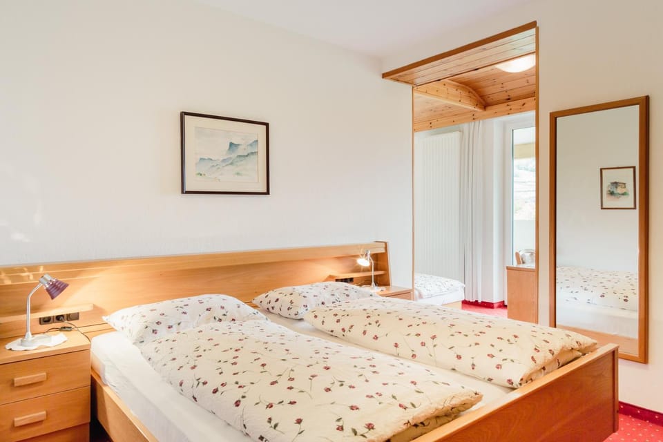 Photo of the whole room, Garden view, Landmark view, Mountain view