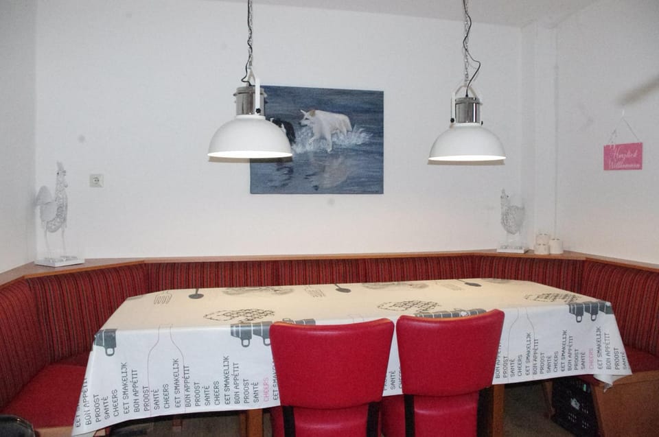 Seating area, Food